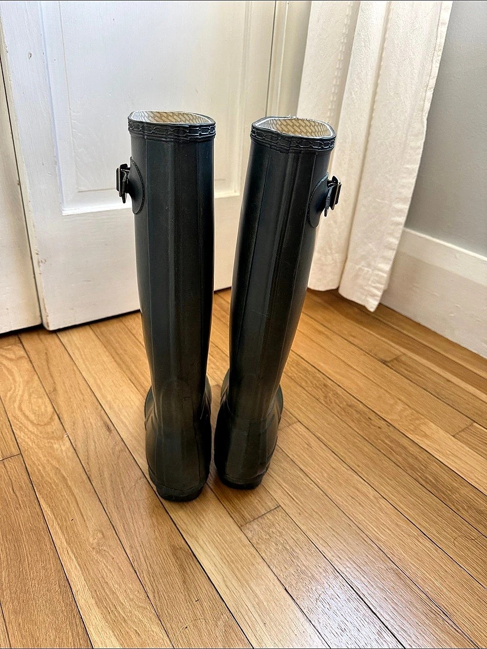 Hunter Original Tall Green Rain Boots with Grey Cable Knit Cuffs - Picture 4 of 5